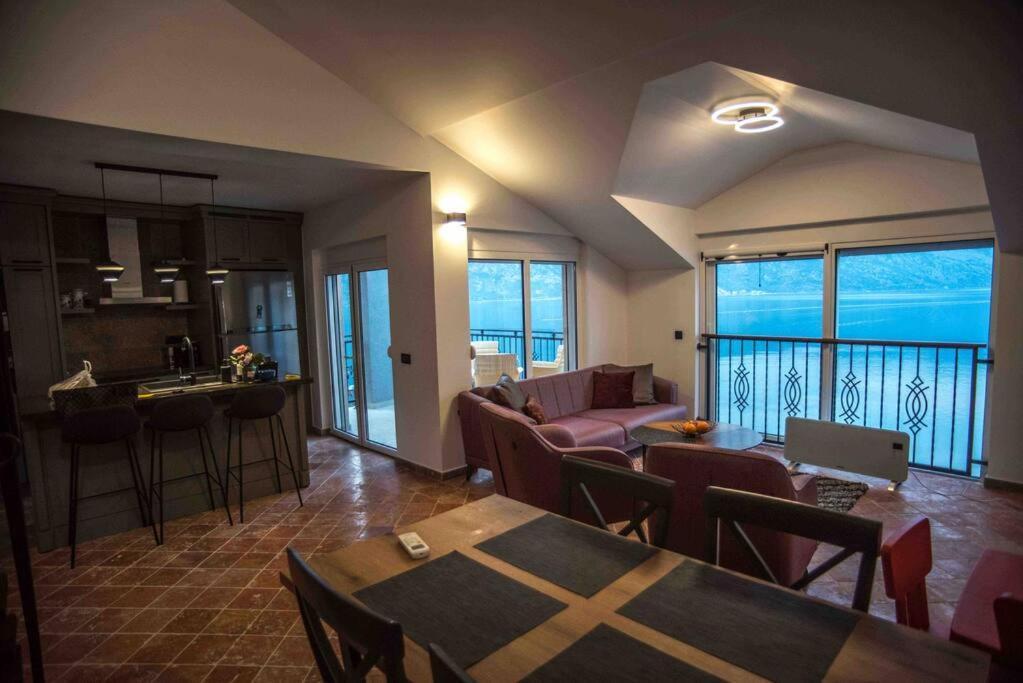 Modern Waterfront 3-Bed Apartment Donja Kostanjica 외부 사진