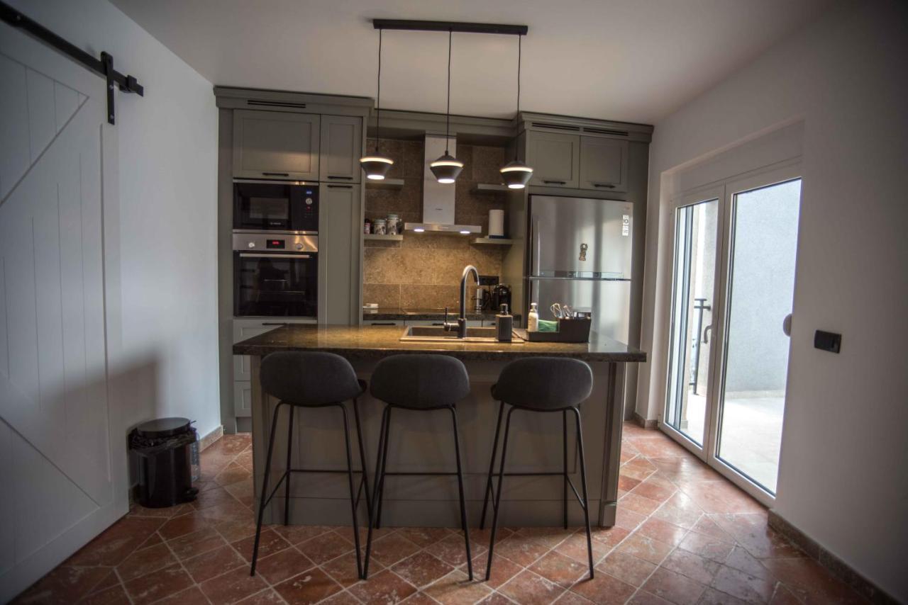 Modern Waterfront 3-Bed Apartment Donja Kostanjica 외부 사진